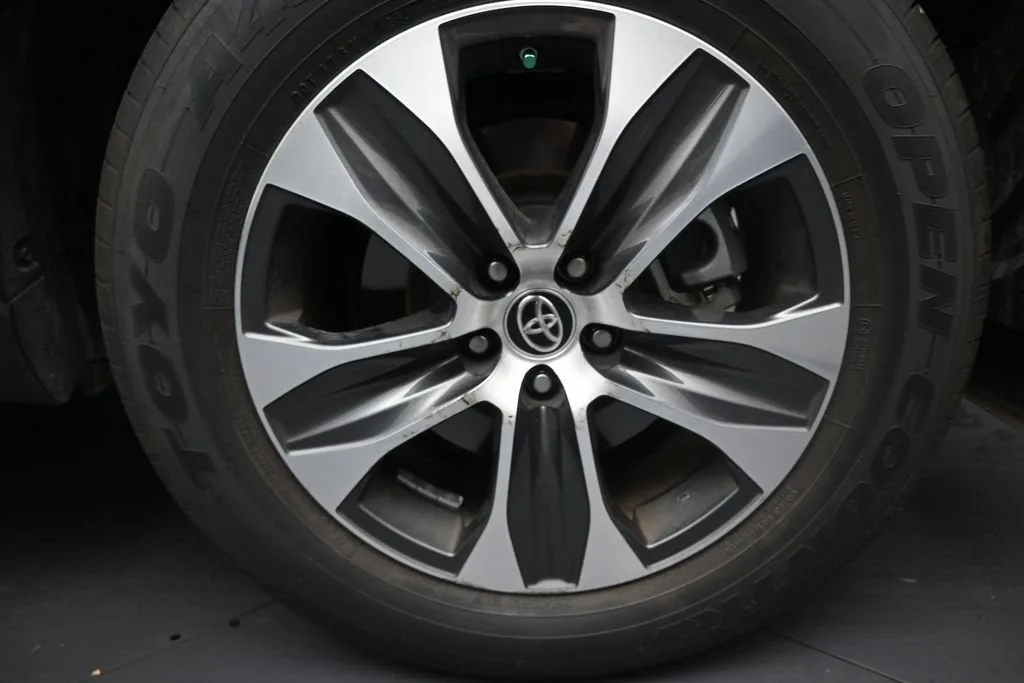 2021 Toyota Highlander XLE photo 10