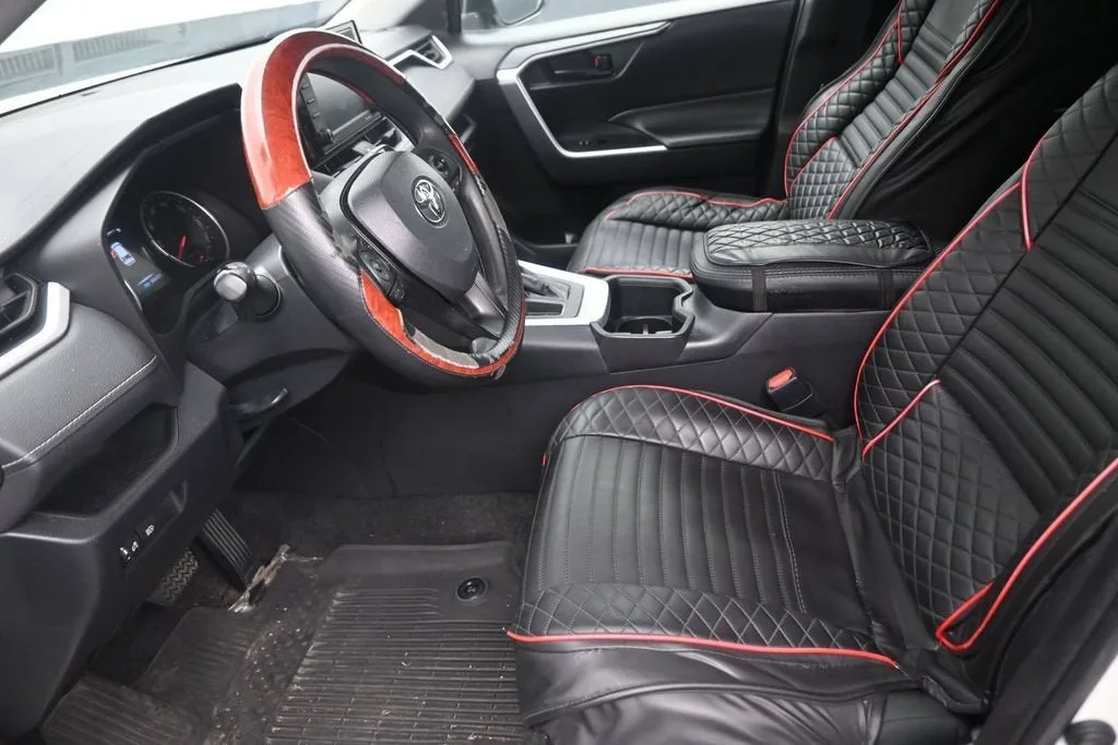 2022 Toyota RAV4 LE photo 12