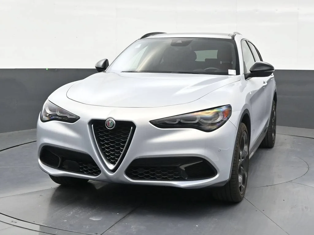 2024 Alfa Romeo Stelvio Ti AWD photo 8