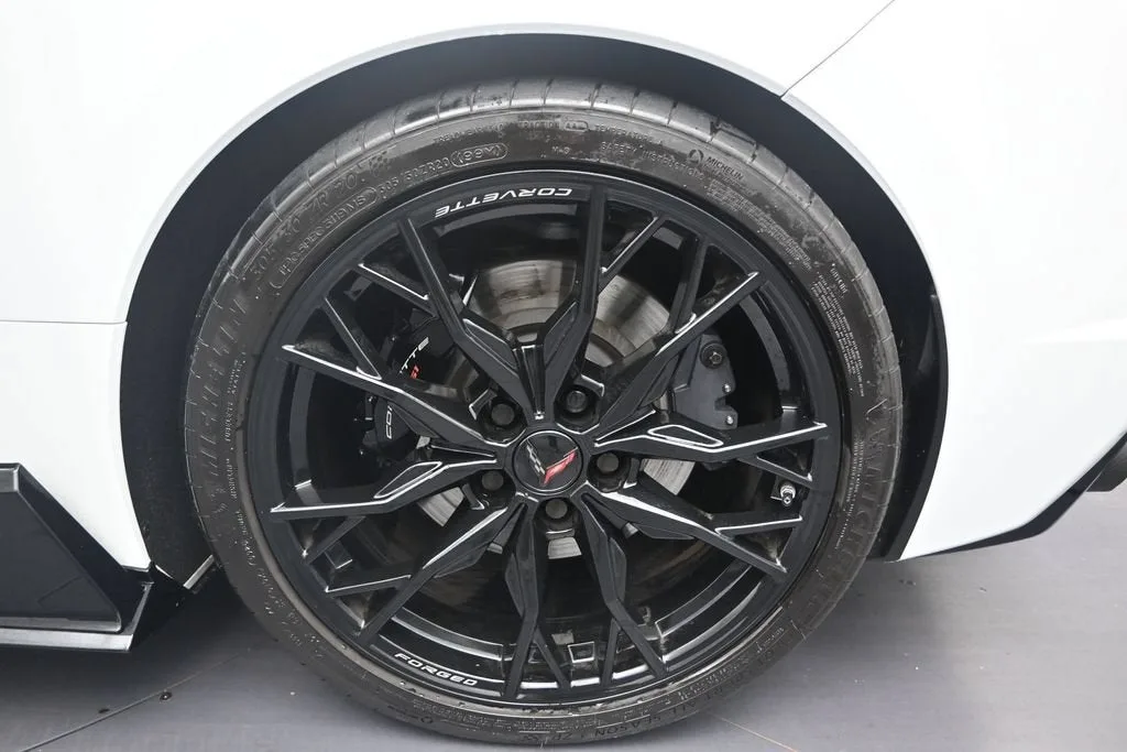2025 Chevrolet Corvette Stingray 2LT photo 10