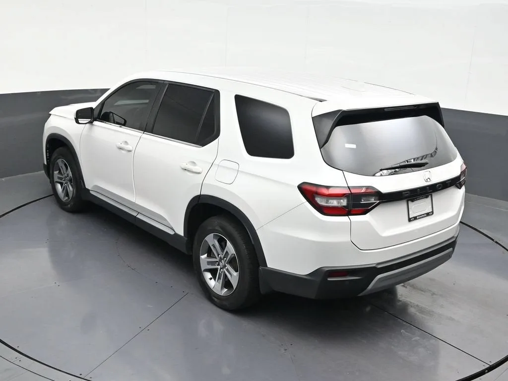 2023 Honda Pilot 2WD EX-L 8 Passenger photo 11