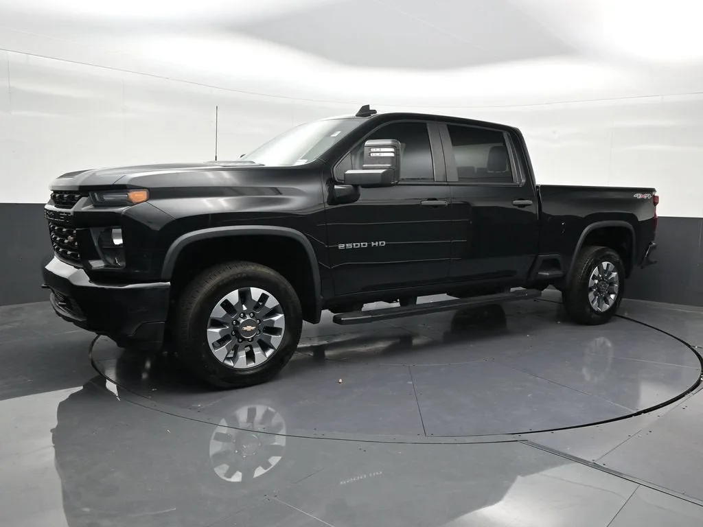 2021 Chevrolet Silverado 2500 HD Custom photo 3