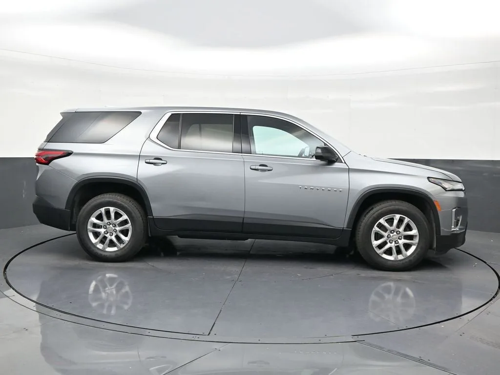 2023 Chevrolet Traverse LS photo 6