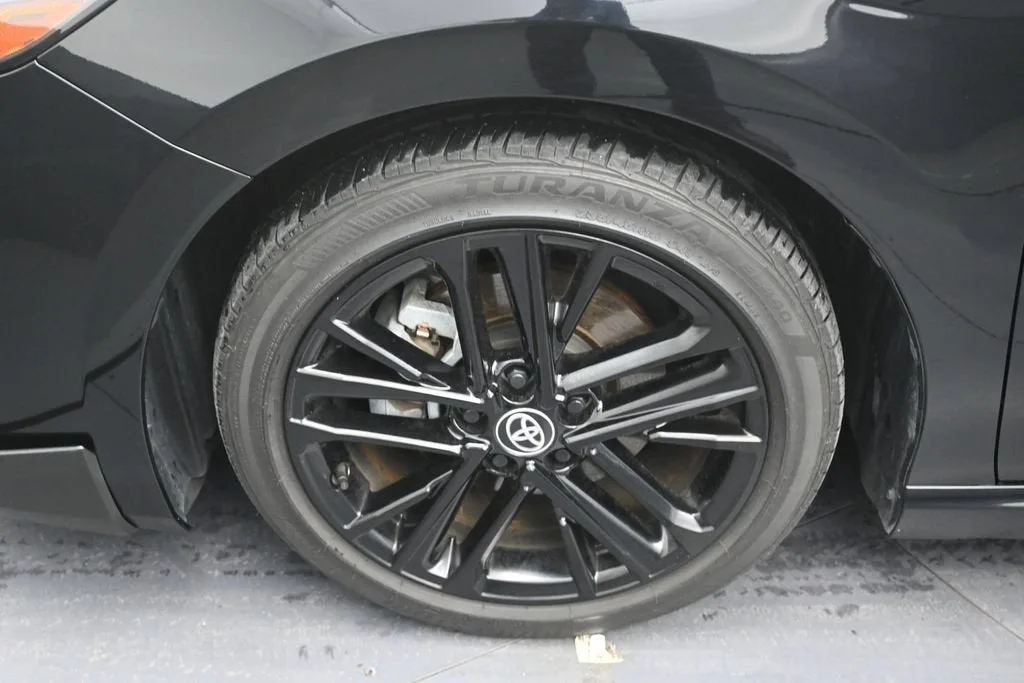 2025 Toyota Camry SE photo 9