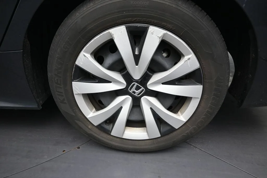 2024 Honda Civic Sedan LX photo 9