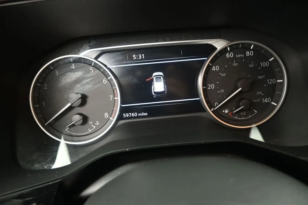 2022 Nissan Pathfinder SL 2WD photo 12