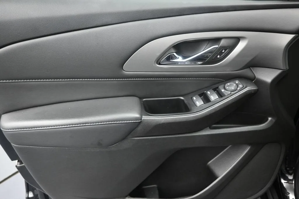 2023 Chevrolet Traverse LT Cloth photo 11