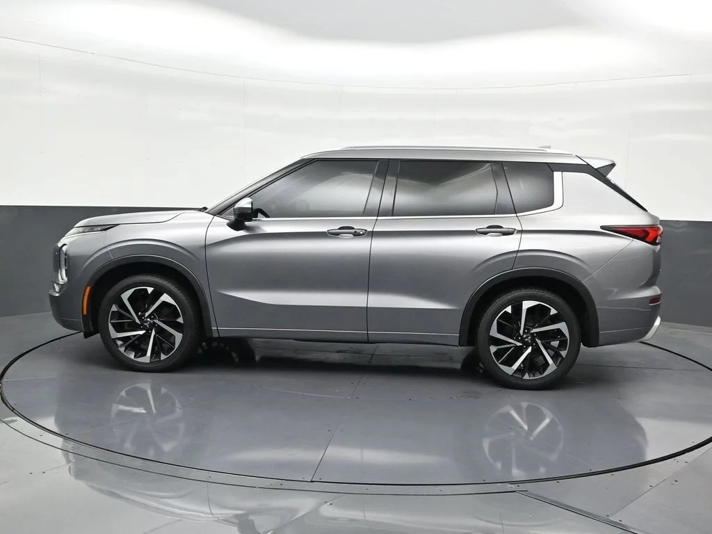 2022 Mitsubishi Outlander SEL Launch Edition S-AWC photo 2