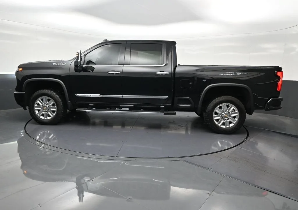 2024 Chevrolet Silverado 2500 HD High Country photo 2