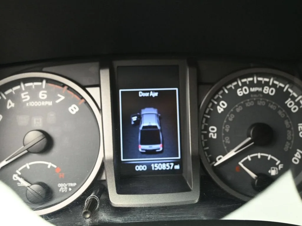 2016 Toyota Tacoma TRD Sport photo 10