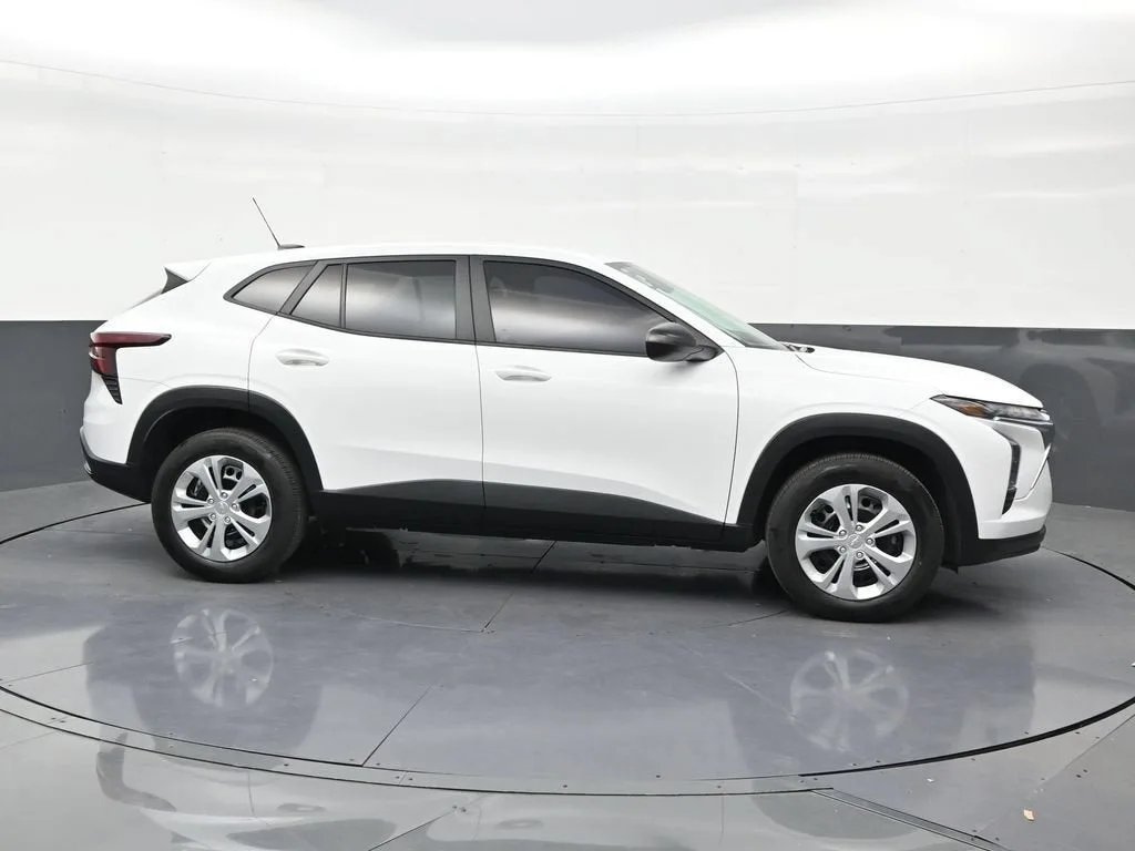 2024 Chevrolet Trax LS photo 6