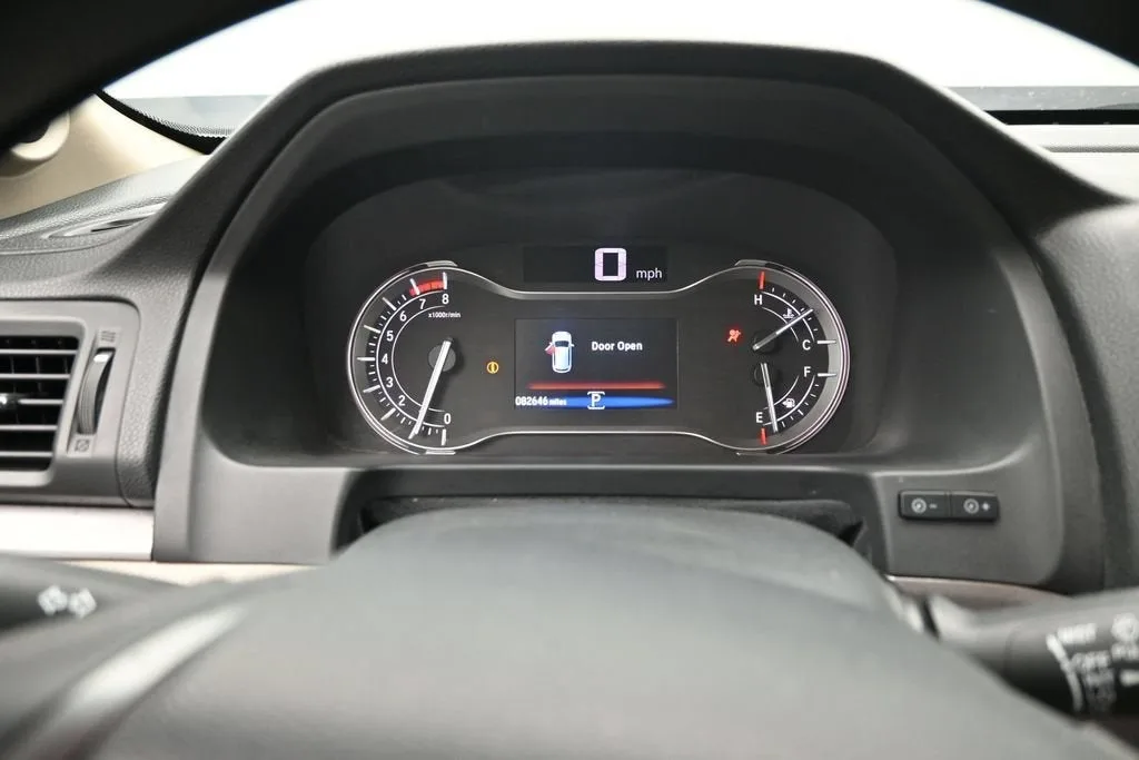 2016 Honda Pilot LX photo 9
