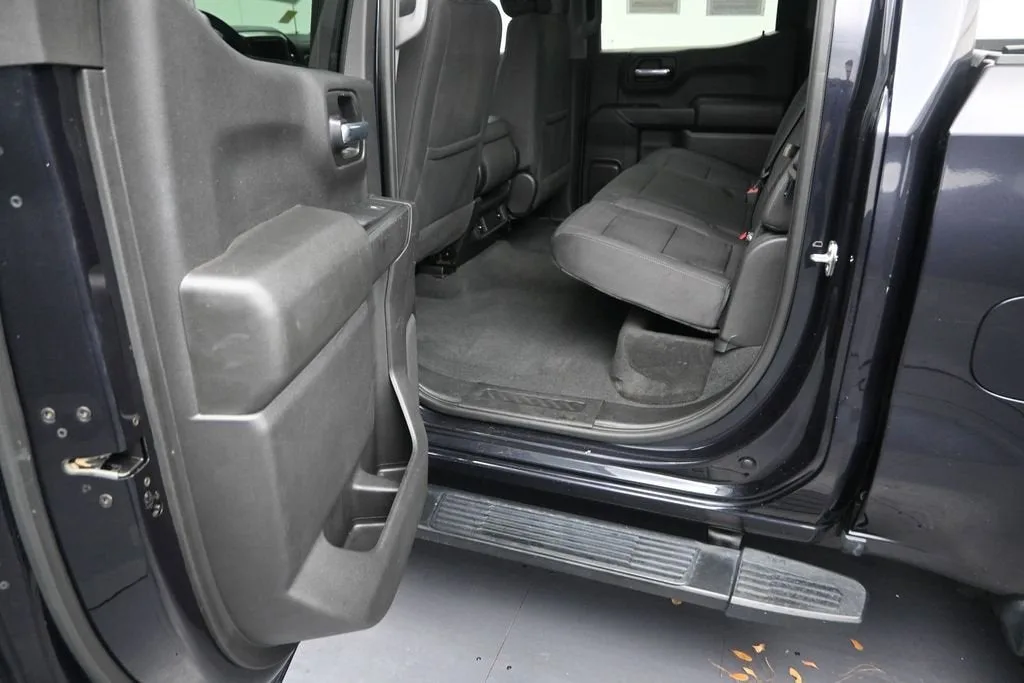 2023 Chevrolet Silverado 1500 Custom photo 12