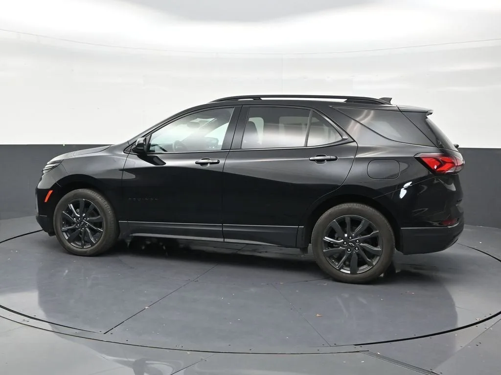2023 Chevrolet Equinox RS photo 2
