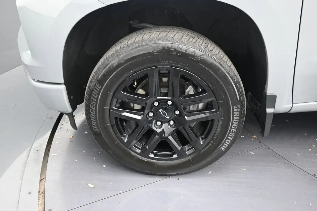 2024 Chevrolet Silverado 1500 RST photo 9