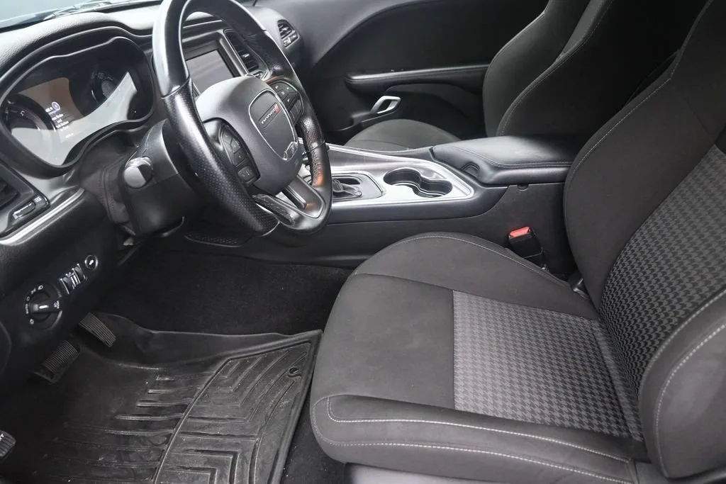 2021 Dodge Challenger R/T photo 12