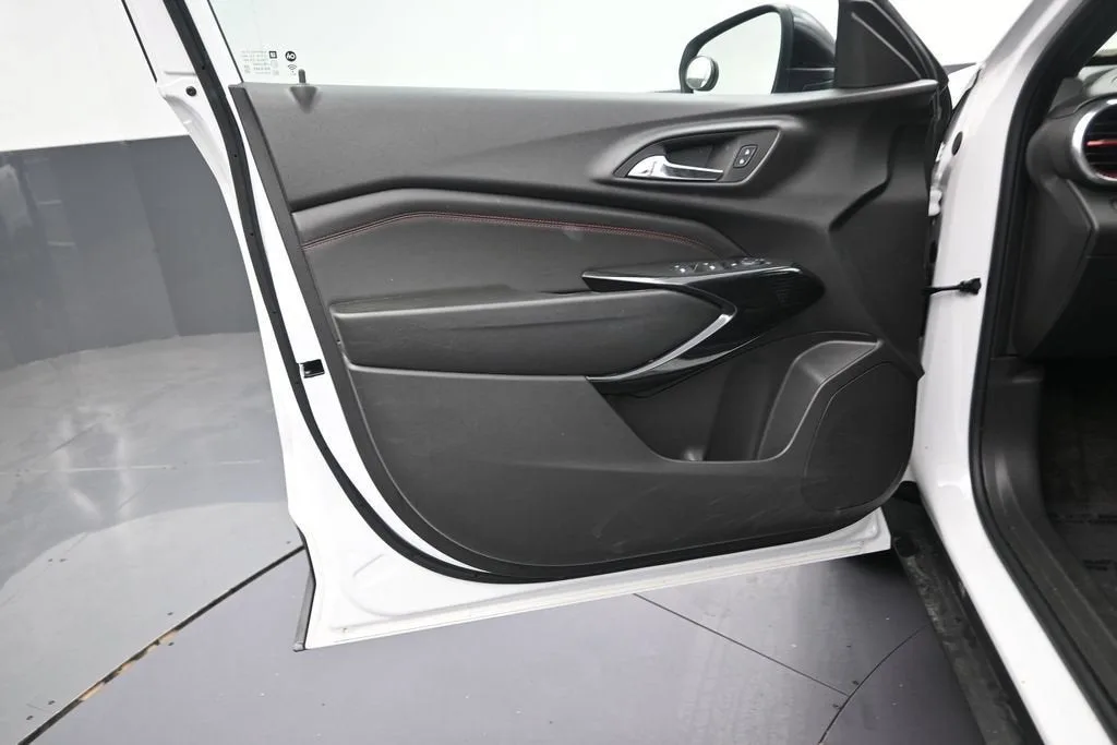 2025 Chevrolet Trax 2RS photo 11