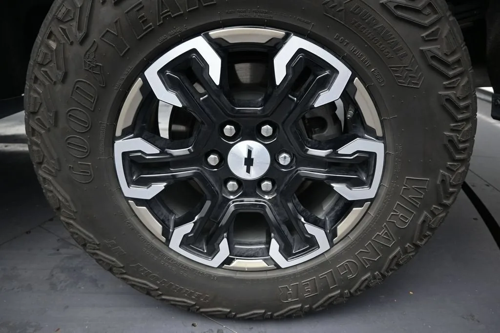 2024 Chevrolet Silverado 1500 ZR2 photo 10
