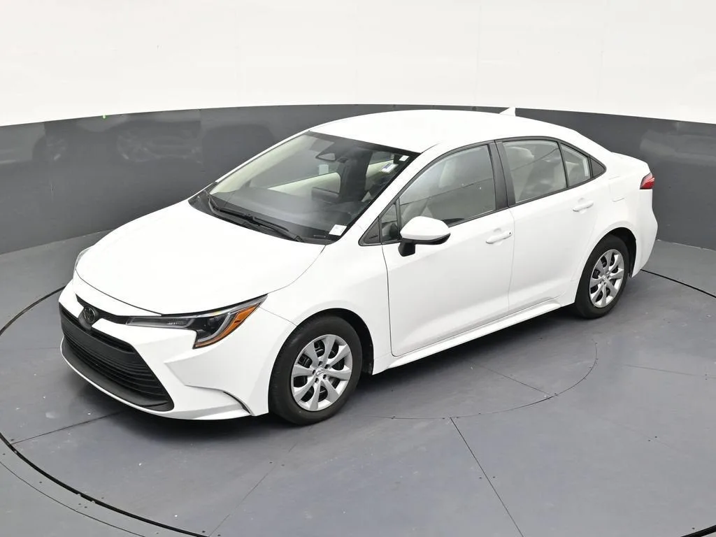 2025 Toyota Corolla LE photo 12