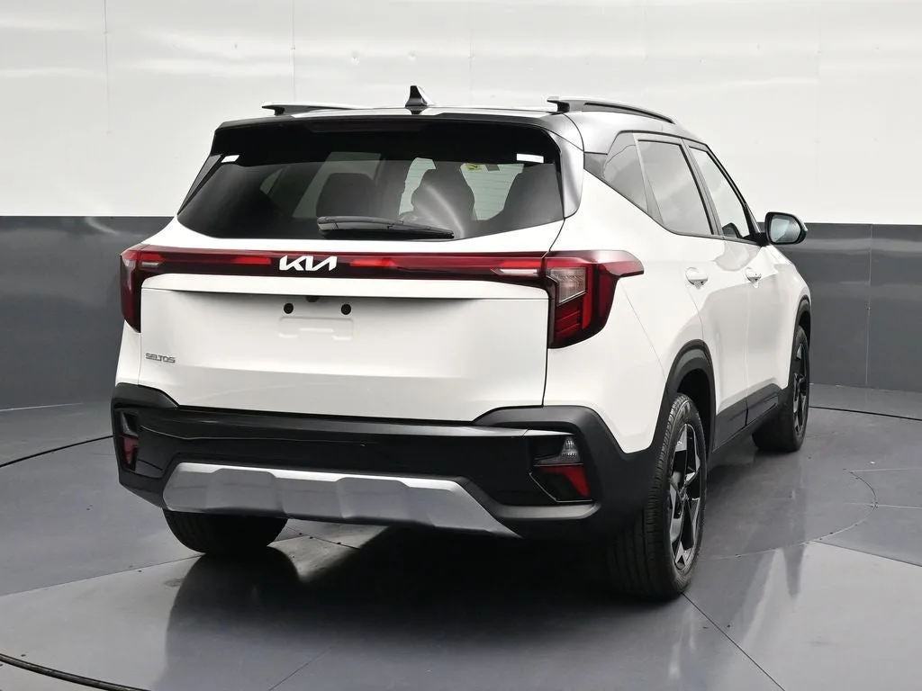 2025 Kia Seltos S photo 2
