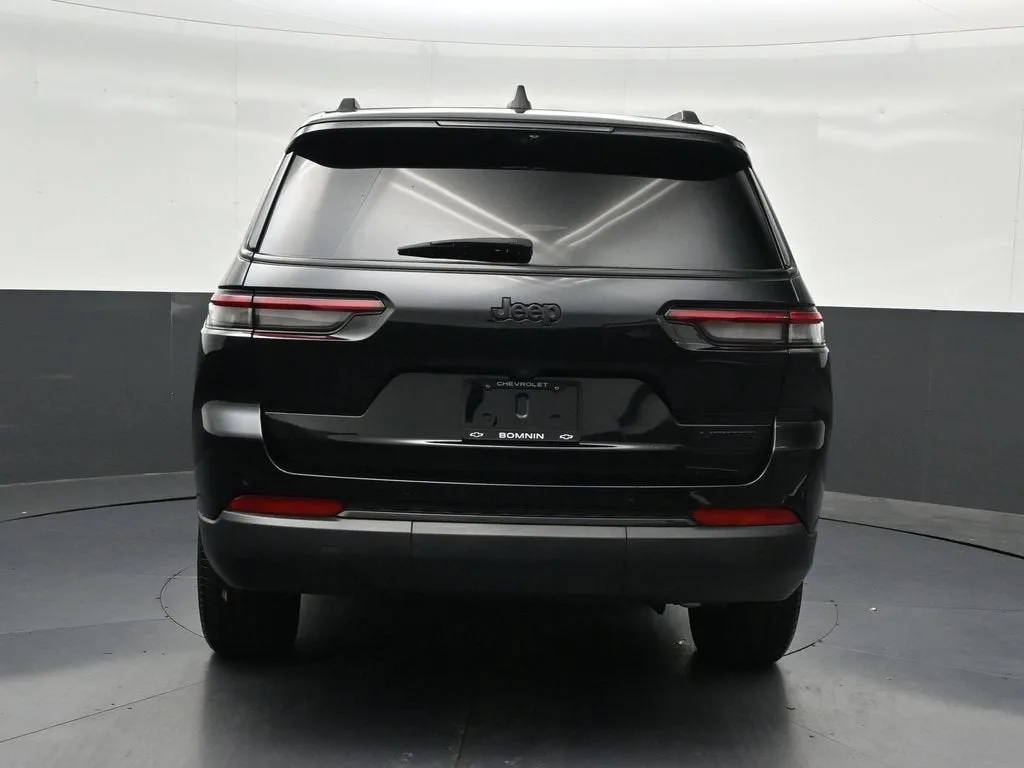 2025 Jeep Grand Cherokee L Limited 4x2 photo 4