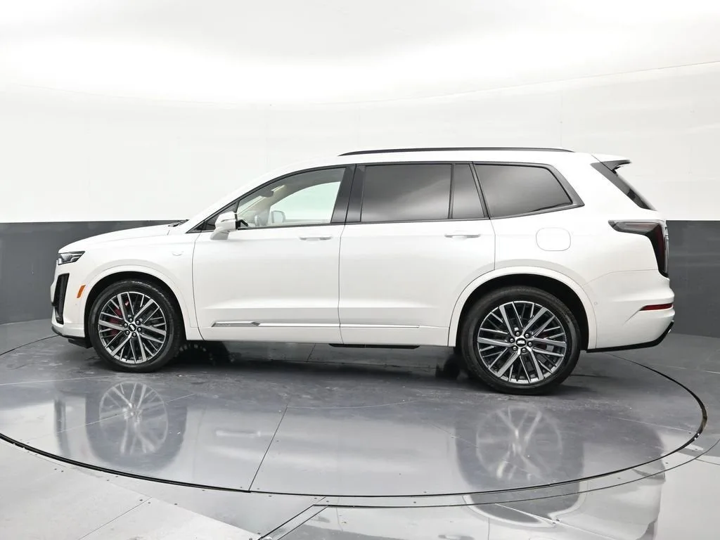 2022 Cadillac XT6 Sport photo 2