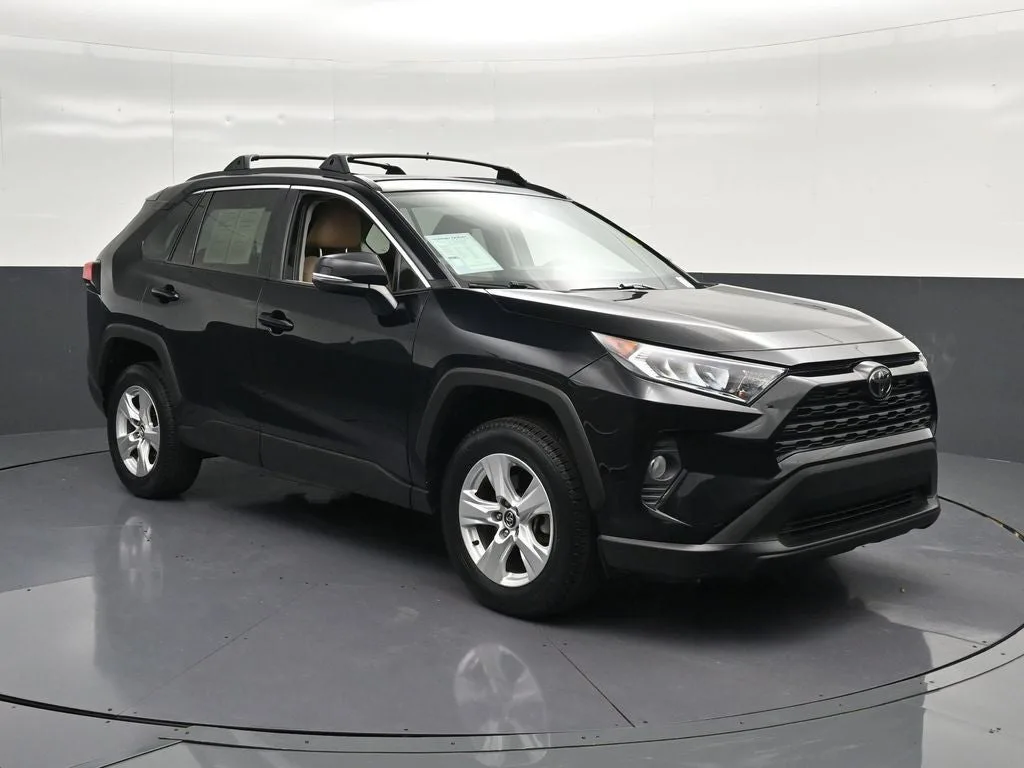 2020 Toyota RAV4 XLE photo 5