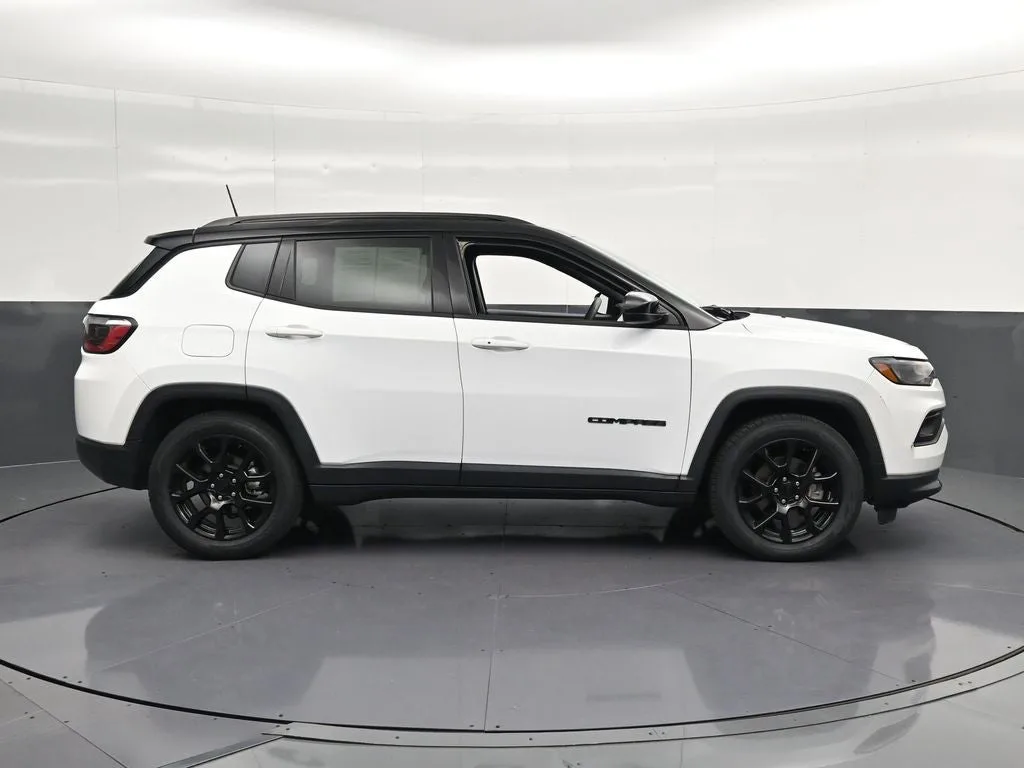 2022 Jeep Compass Latitude photo 4