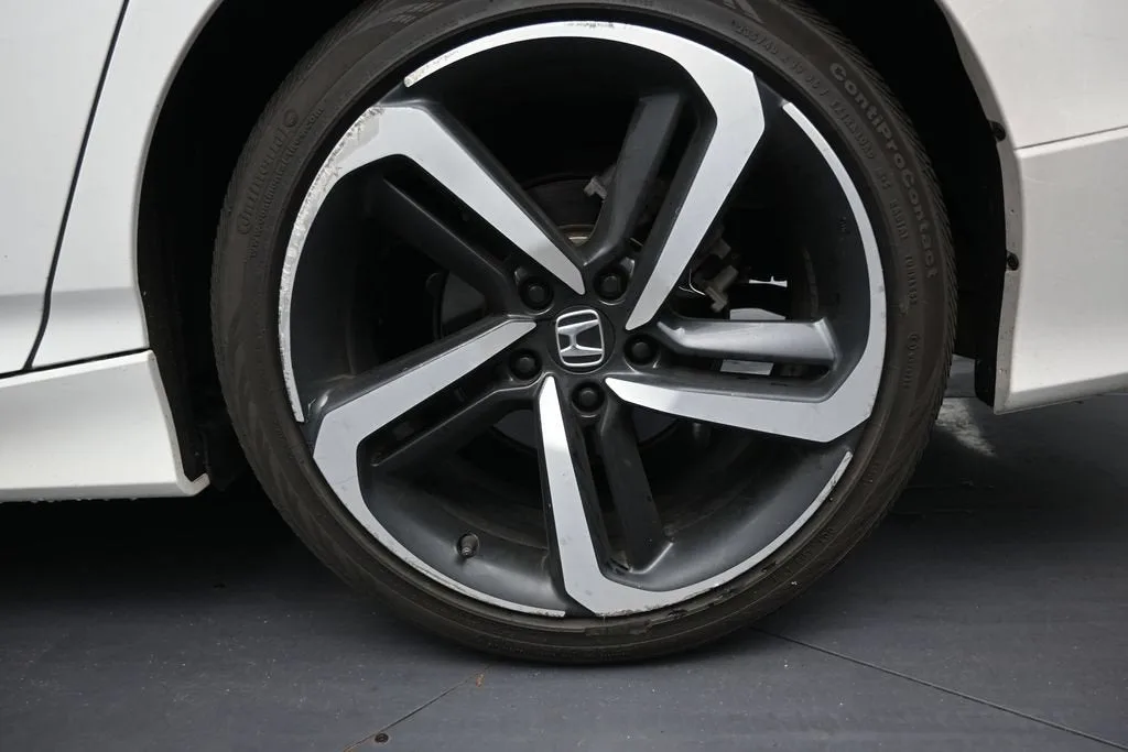 2020 Honda Accord Sport 2.0T photo 9