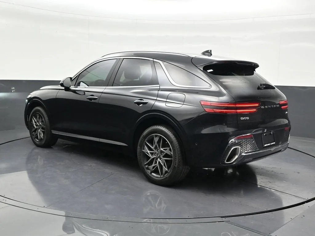 2022 Genesis GV70 2.5T AWD photo 3