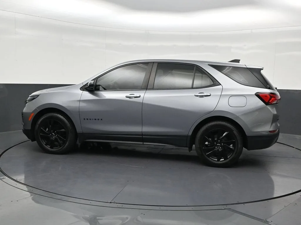 2024 Chevrolet Equinox LS photo 2