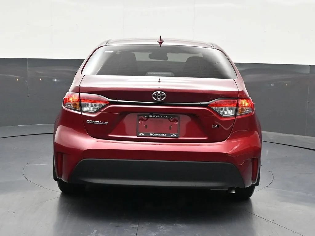 2025 Toyota Corolla LE photo 4