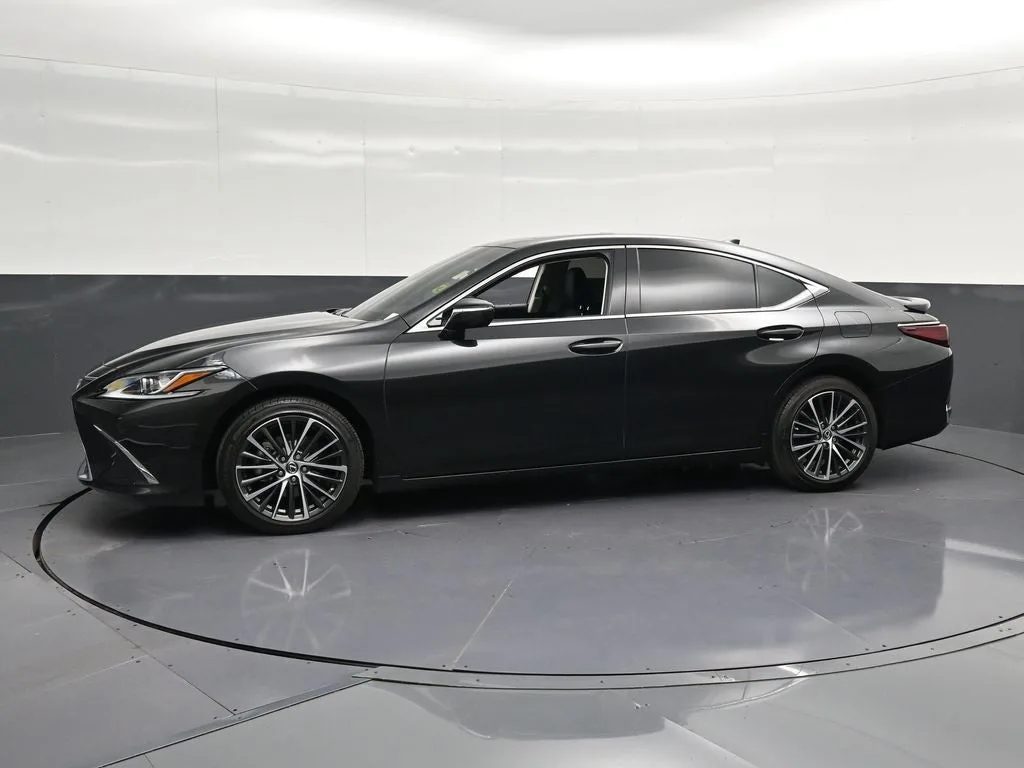 2025 Lexus ES 300h photo 7