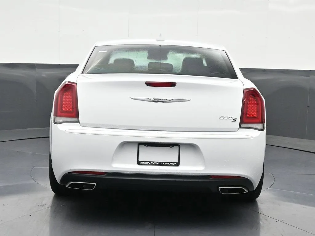 2020 Chrysler 300 300S photo 4