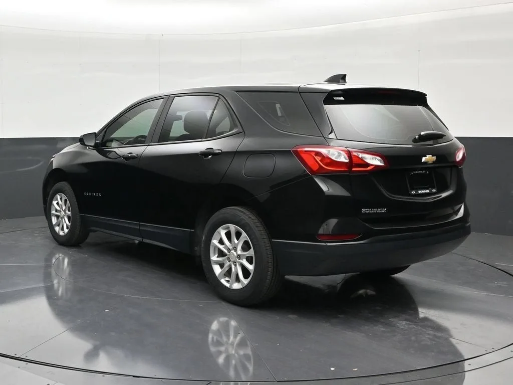 2020 Chevrolet Equinox LS photo 3