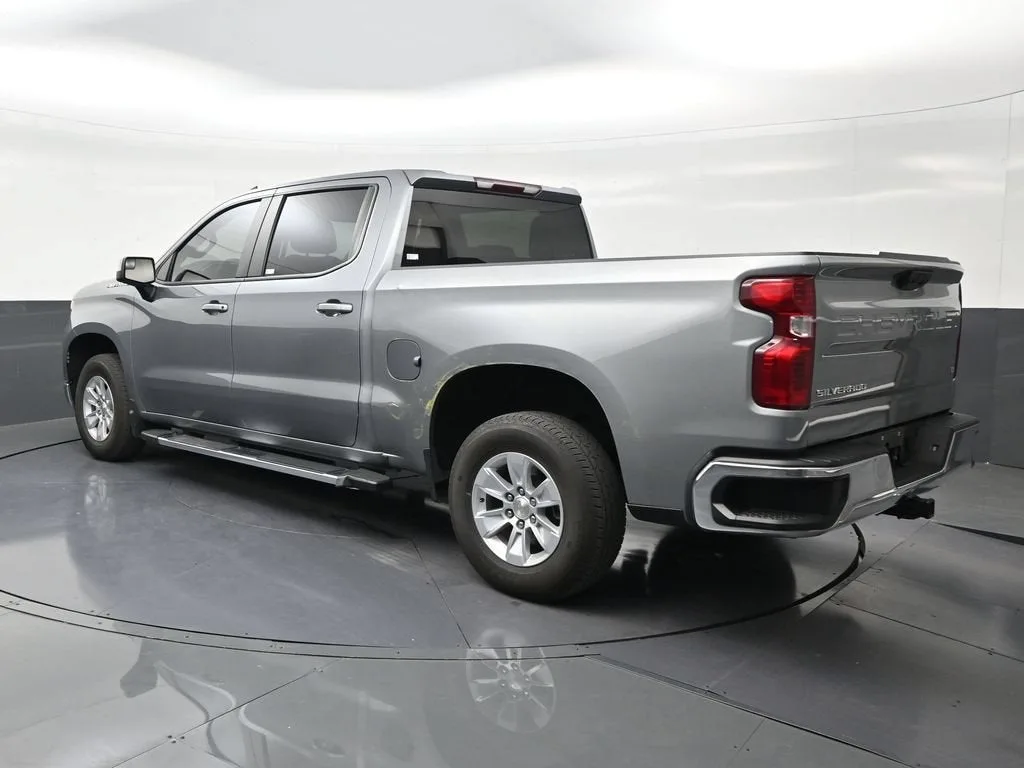 2024 Chevrolet Silverado 1500 LT photo 3