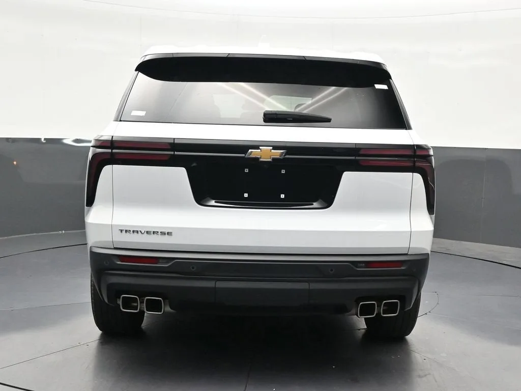 2024 Chevrolet Traverse LS photo 4