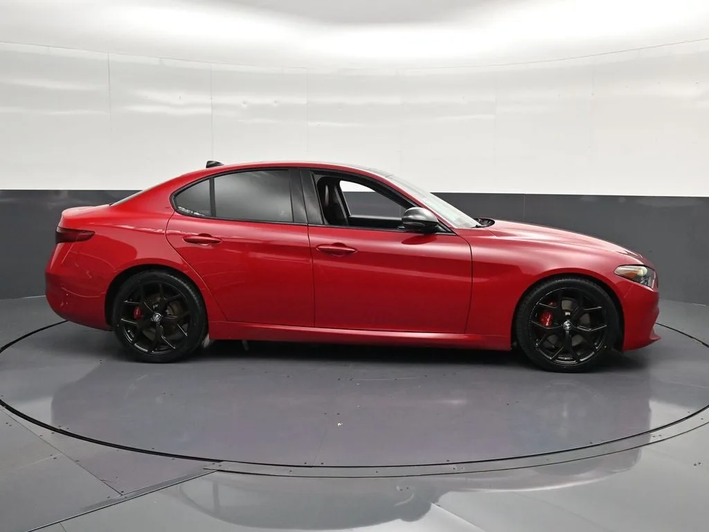 2020 Alfa Romeo Giulia Base photo 4
