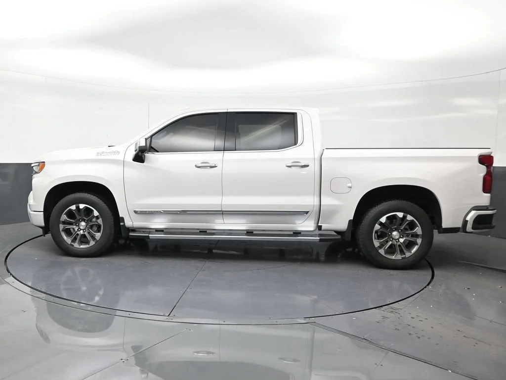 2024 Chevrolet Silverado 1500 High Country photo 2