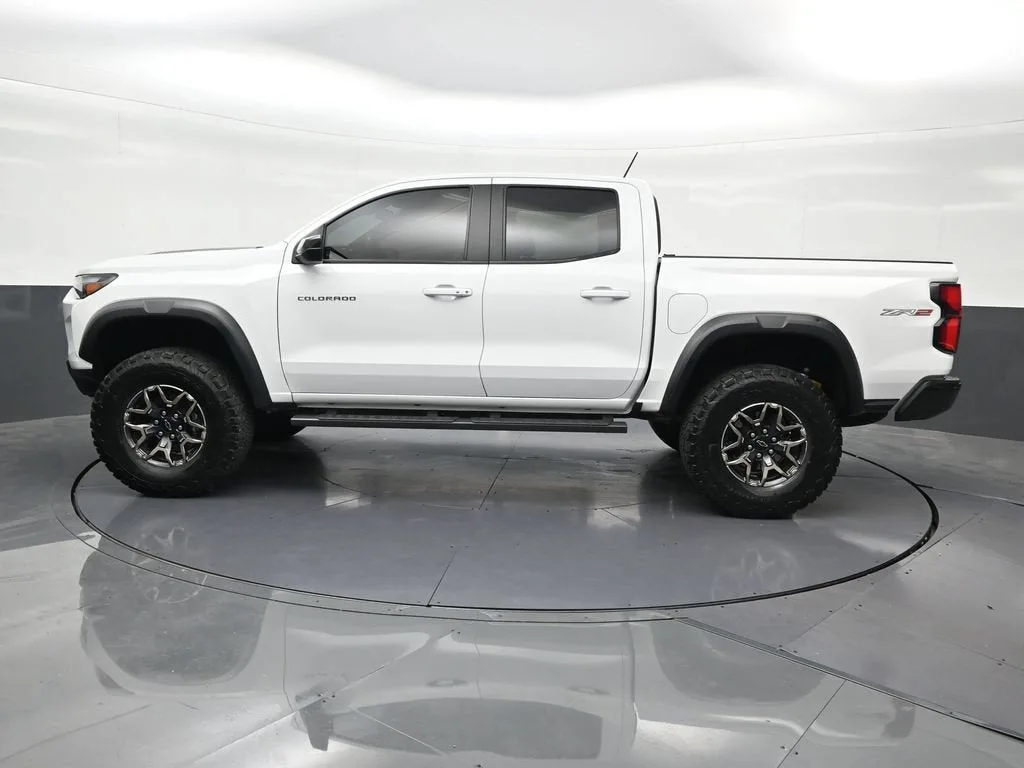 2024 Chevrolet Colorado ZR2 photo 2