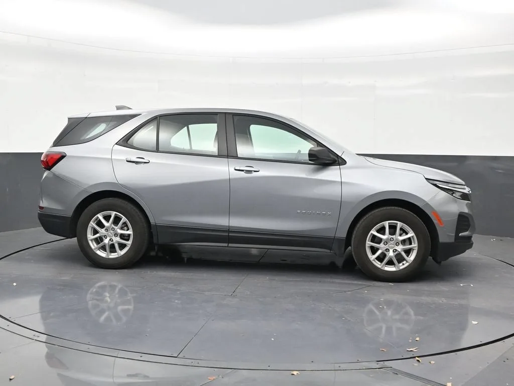2024 Chevrolet Equinox LS photo 6
