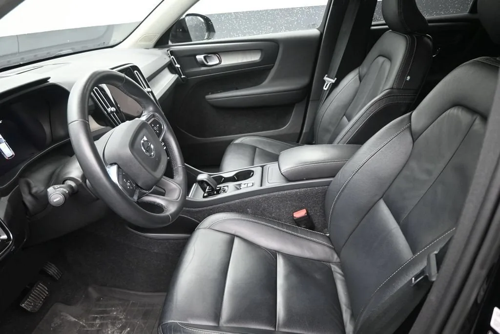 2023 Volvo XC40 B4 Core photo 12