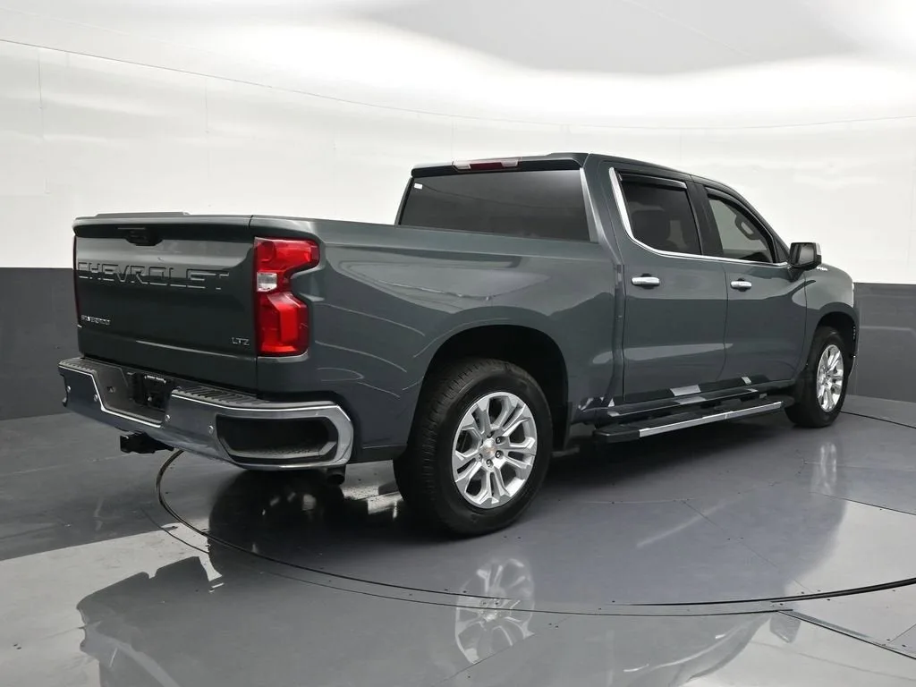 2025 Chevrolet Silverado 1500 LTZ photo 5