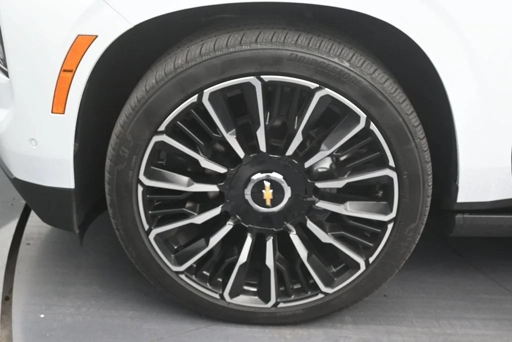 2026 Chevrolet Suburban High Country photo 9