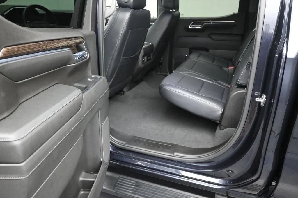 2023 Chevrolet Silverado 1500 RST photo 12