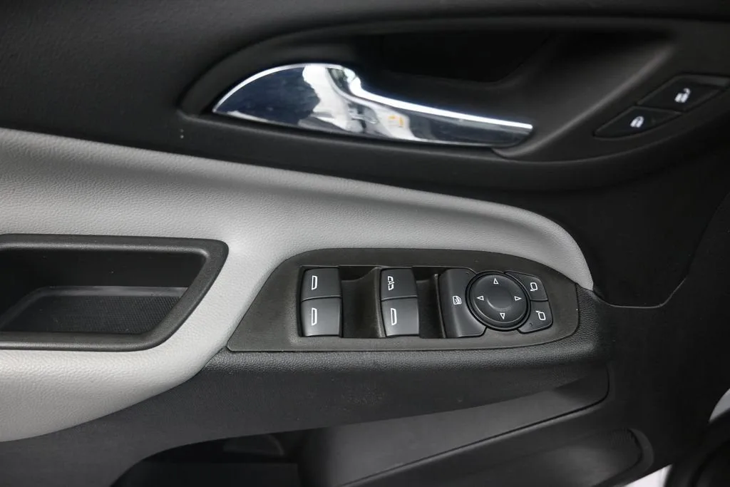 2024 Chevrolet Equinox LS photo 12
