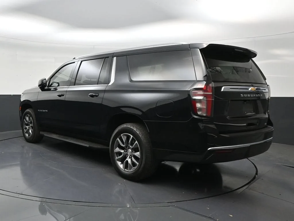 2024 Chevrolet Suburban LT photo 3