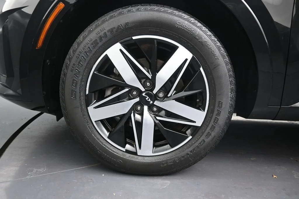 2023 Kia Sorento S photo 10