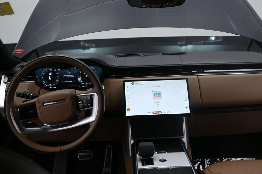 2025 Land Rover Range Rover P400 SE photo 12