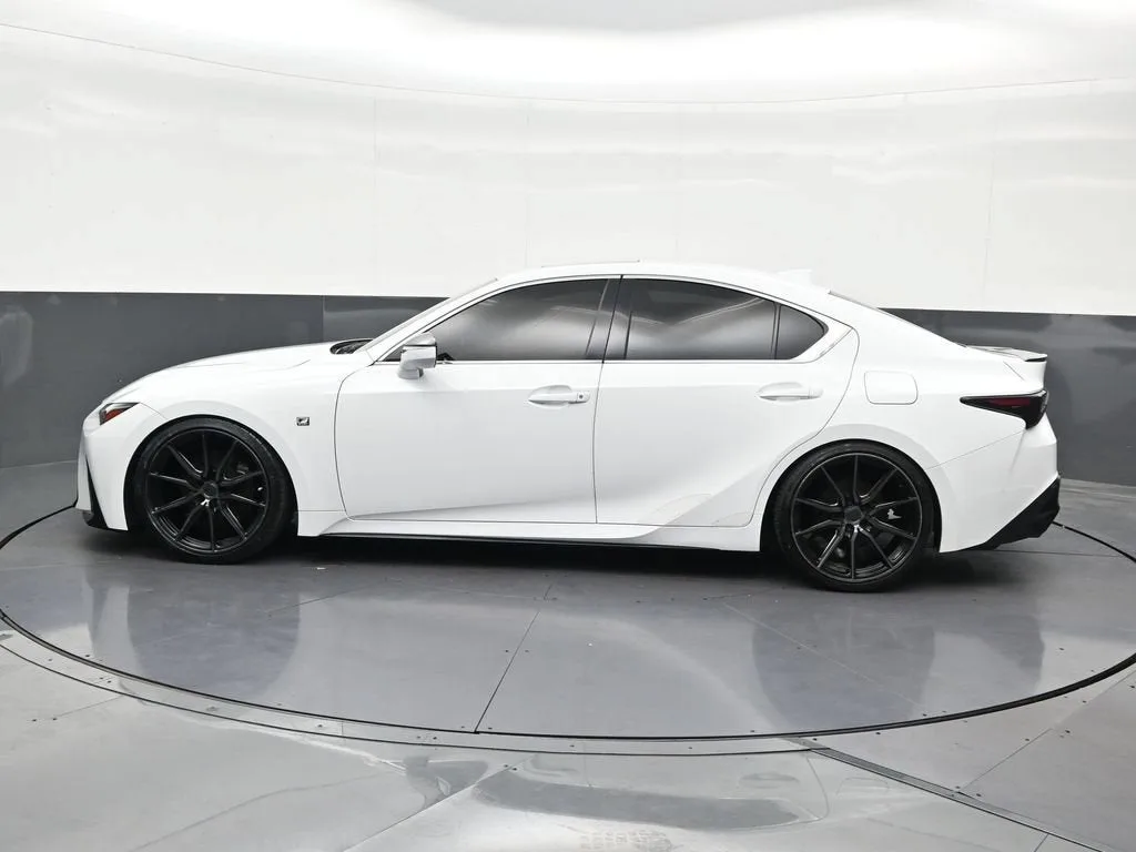2023 Lexus IS 350 F SPORT photo 2